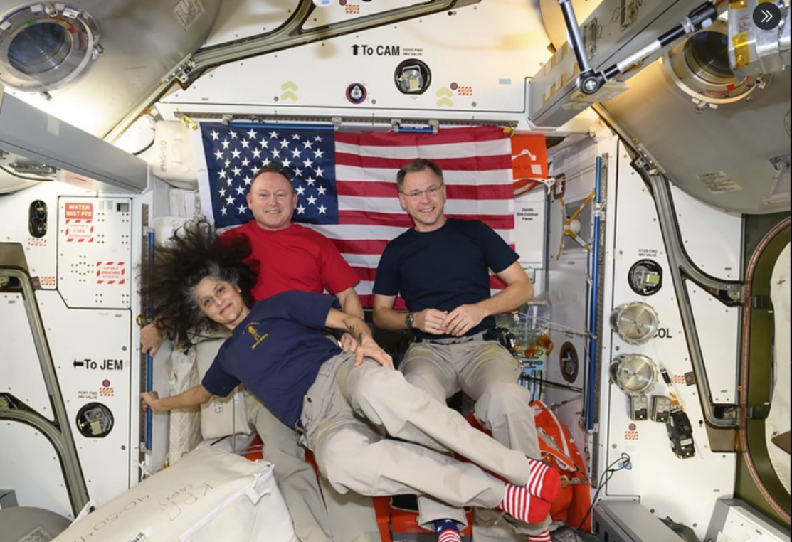 NASA-astronauten keren terug na negen maanden in de ruimte