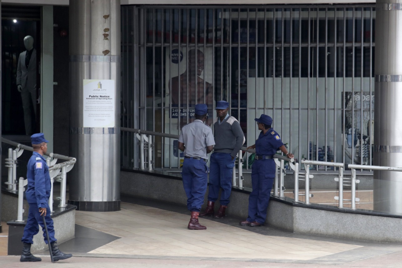 Politie verzamelt zich in de hoofdstad van Zimbabwe