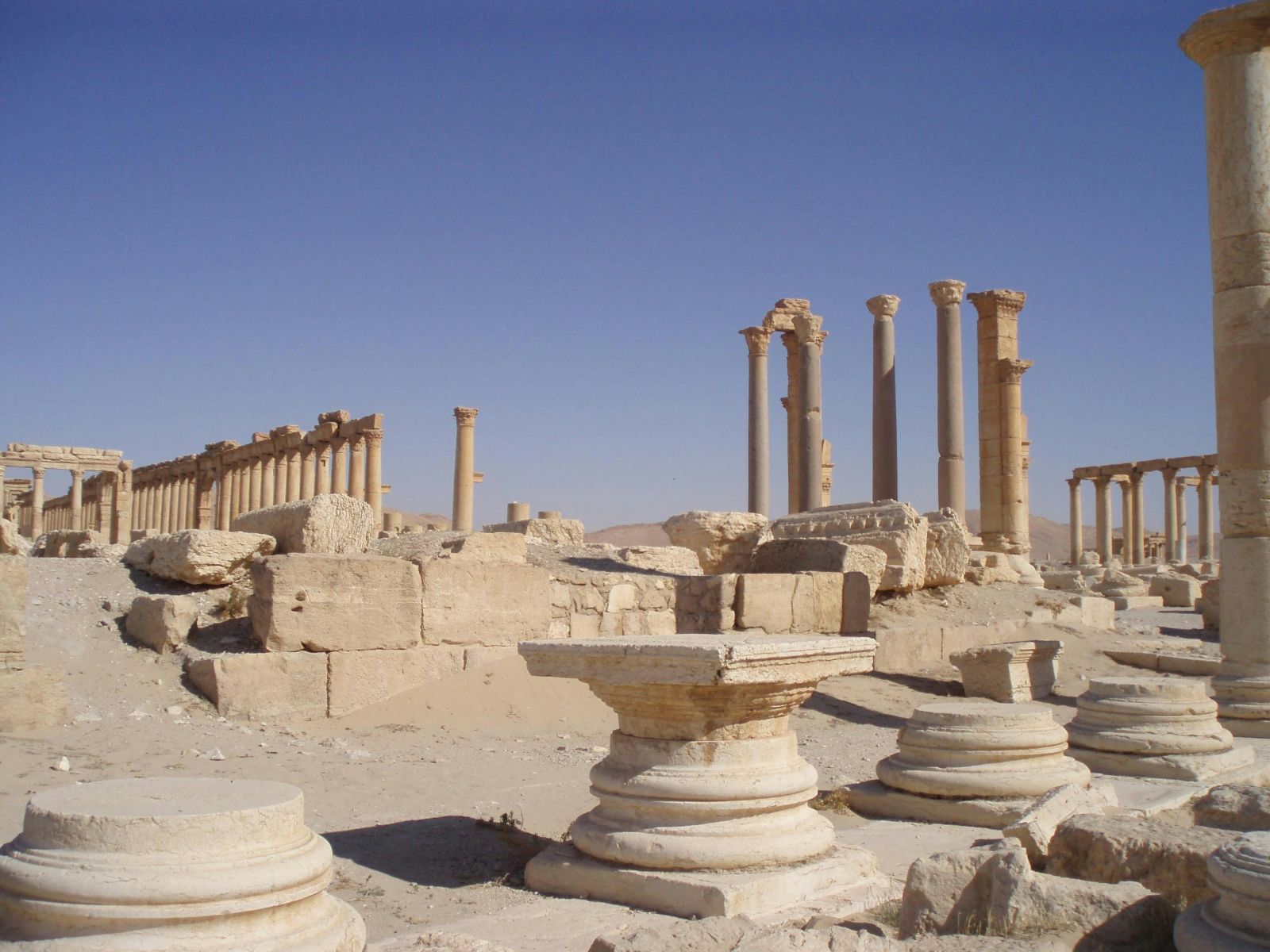 Moet de Syrische ruïnestad Palmyra worden herbouwd? 