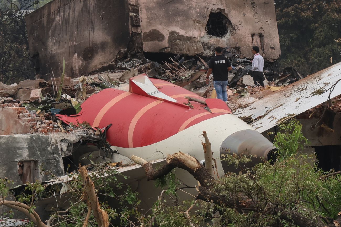 India: vliegtuig crasht met 242 mensen aan boord