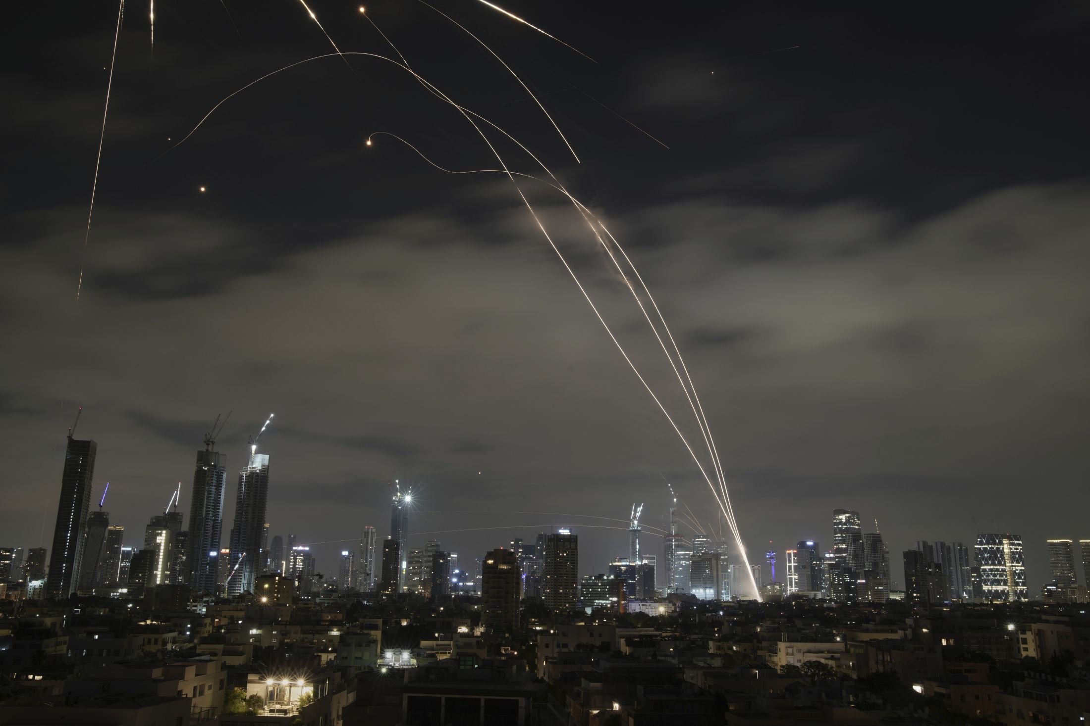 Israël en Iran zetten vijandelijkheden voort