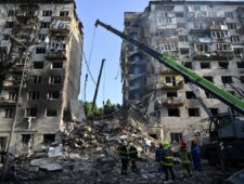 Rusland lanceert wederom een massale raket- en droneaanval op Kyiv