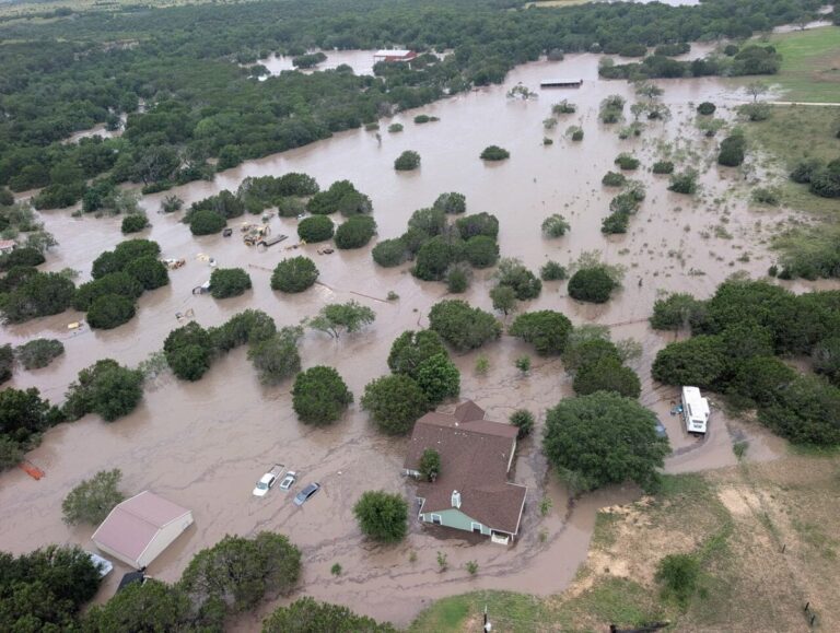 Overstromingen in Texas: 109 doden en meer dan 170 vermisten Overstromingen in Texas: 109 doden en meer dan 170 vermisten