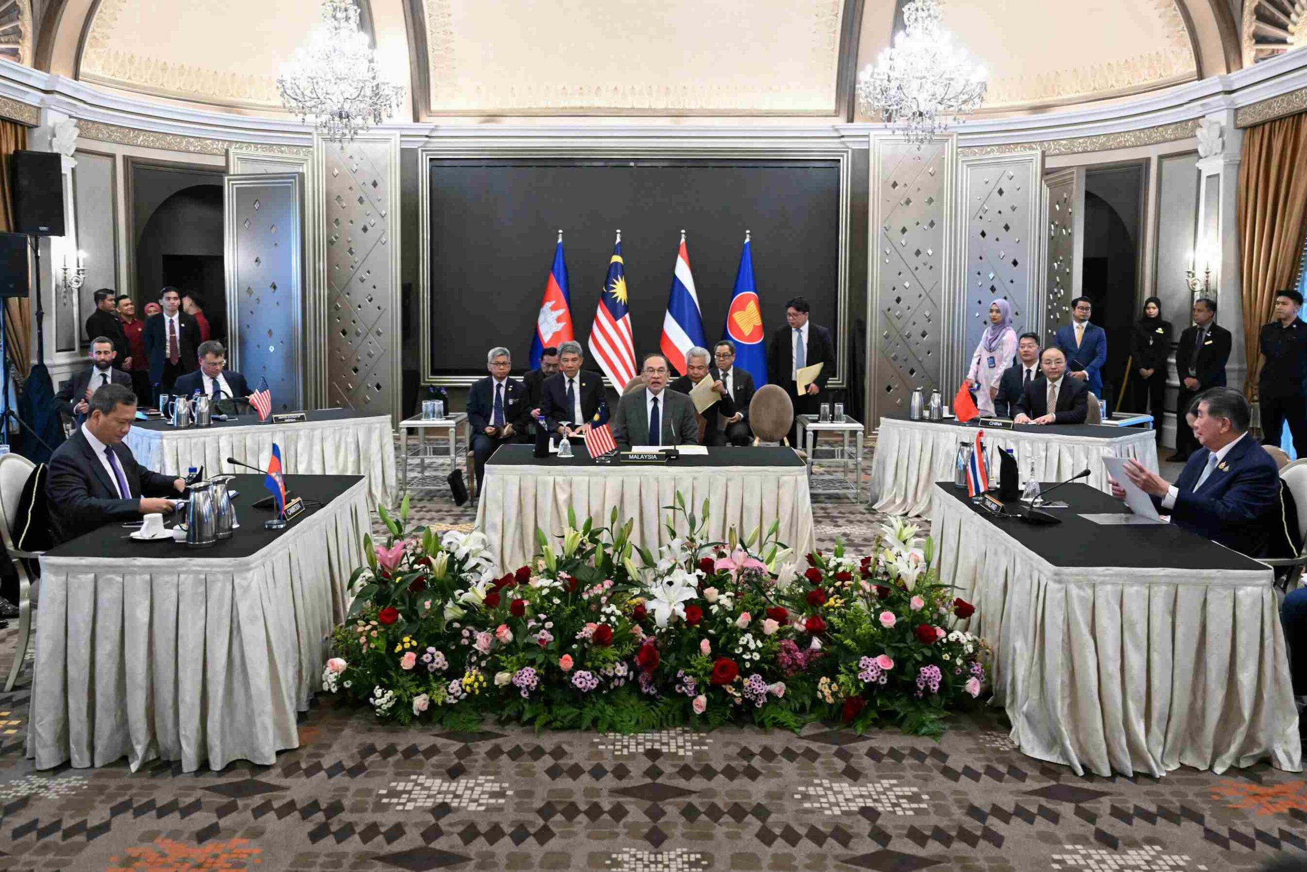 Thailand en Cambodja onderhandelen over staakt-het-vuren in Maleisië