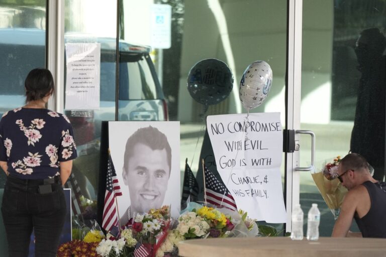 Verenigde Staten in shock na moord op Trump-activist Charlie Kirk Verenigde Staten in shock na moord op Trump-activist Charlie Kirk