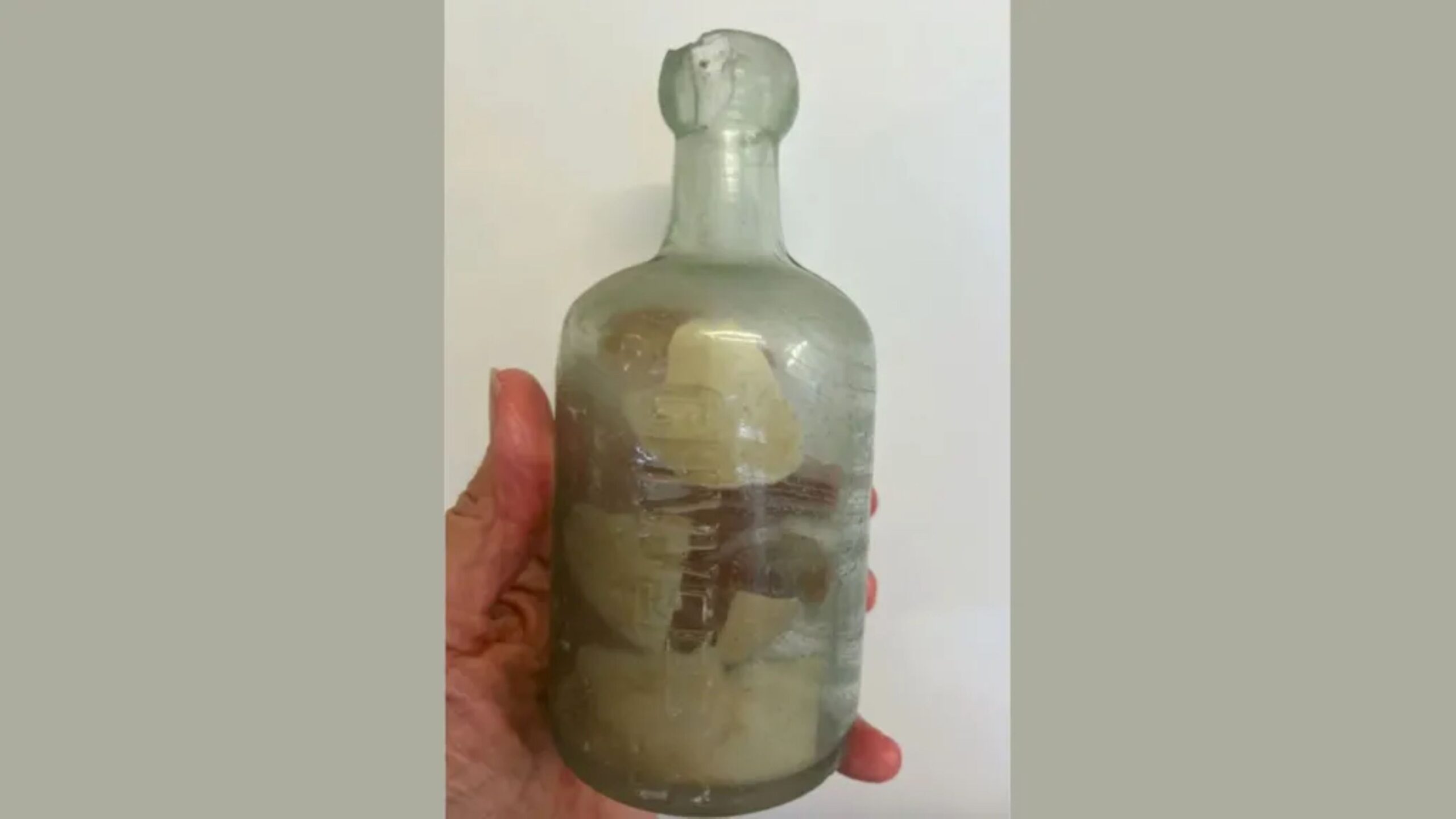 Fles met briefjes uit WO I spoelt na meer dan een eeuw aan in Australië