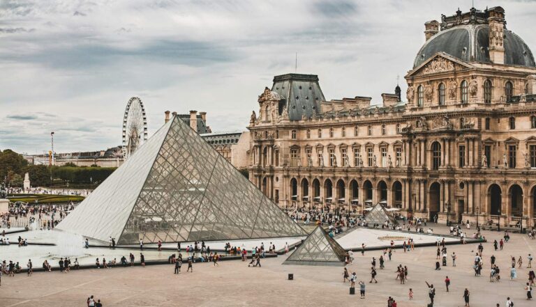 Overval Louvre: politie arresteert vier nieuwe verdachten