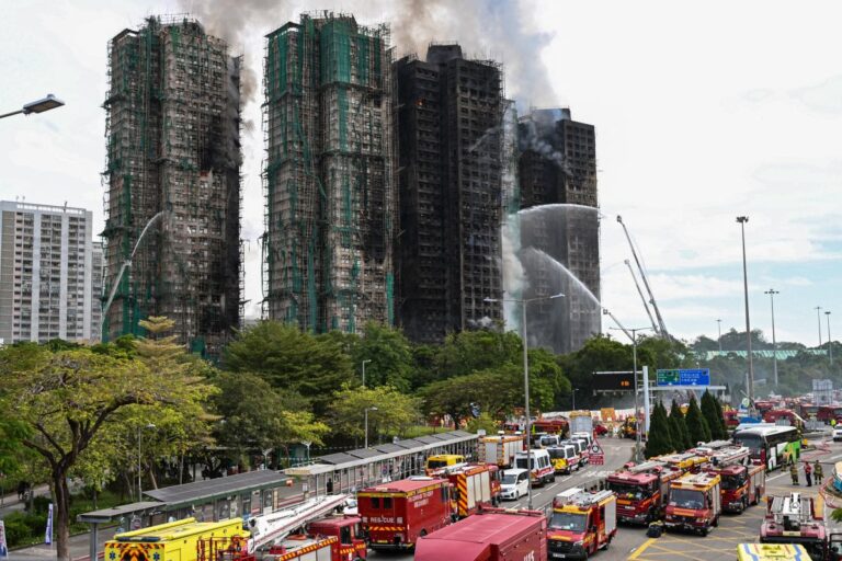 Brand in Hongkong: minstens 55 doden, drie arrestaties