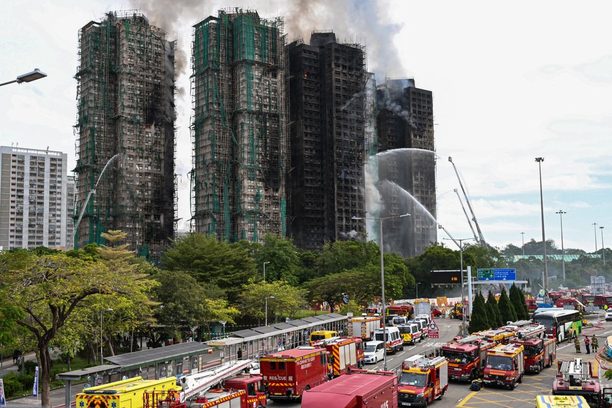Brand in Hongkong: minstens 55 doden, drie arrestaties
