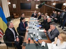Genève: ‘zeer gespannen’ gesprekken tussen Kyiv, Moskou en Washington