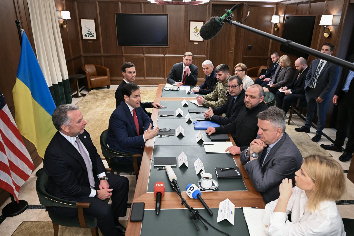 Genève: ‘zeer gespannen’ gesprekken tussen Kyiv, Moskou en Washington