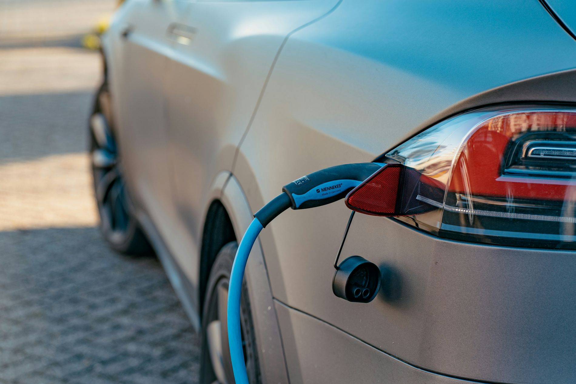 EC ziet af van plan om tegen 2035 volledig elektrische voertuigen te verplichten