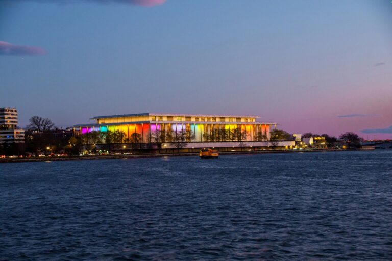 VS: artiesten annuleren optredens in Kennedy Center wegens naamswijziging