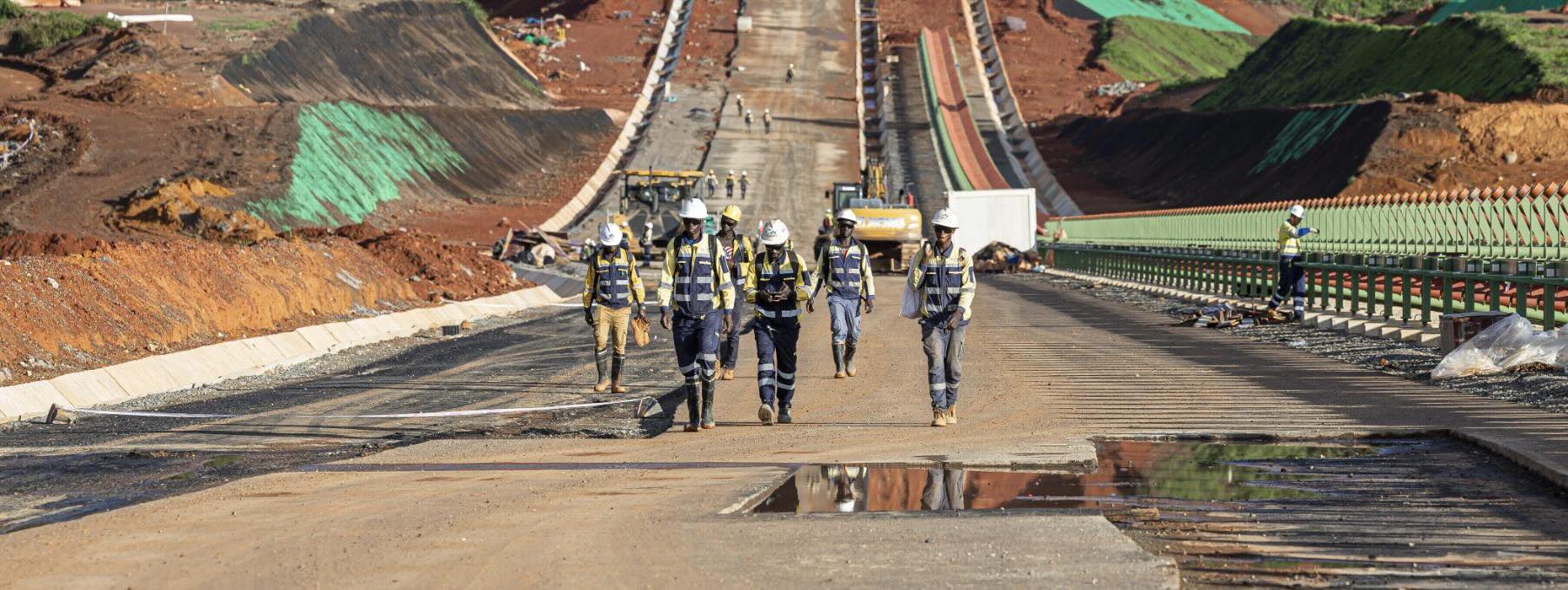 Een reusachtige ijzerertsmijn kan Guinee rijk maken of ruïneren