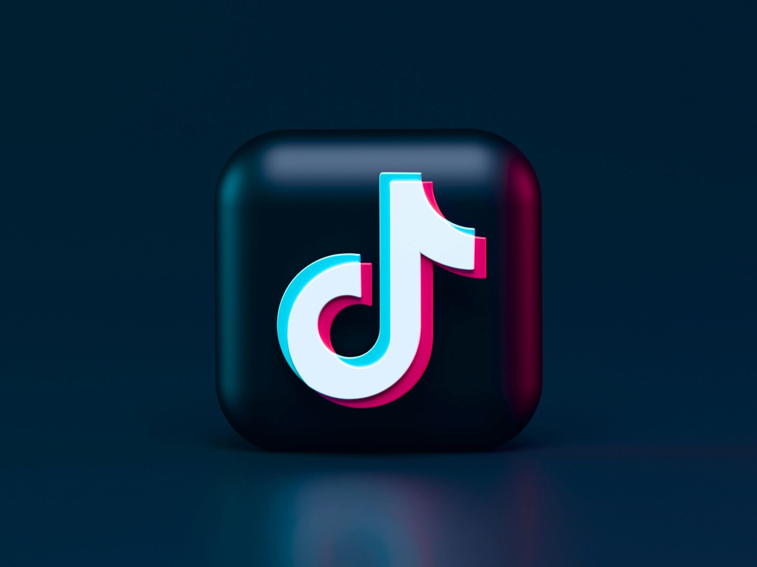 TikTok gaat joint venture in VS oprichten om verbod te voorkomen alexander shatov I4p0FcjDBJI unsplash scaled