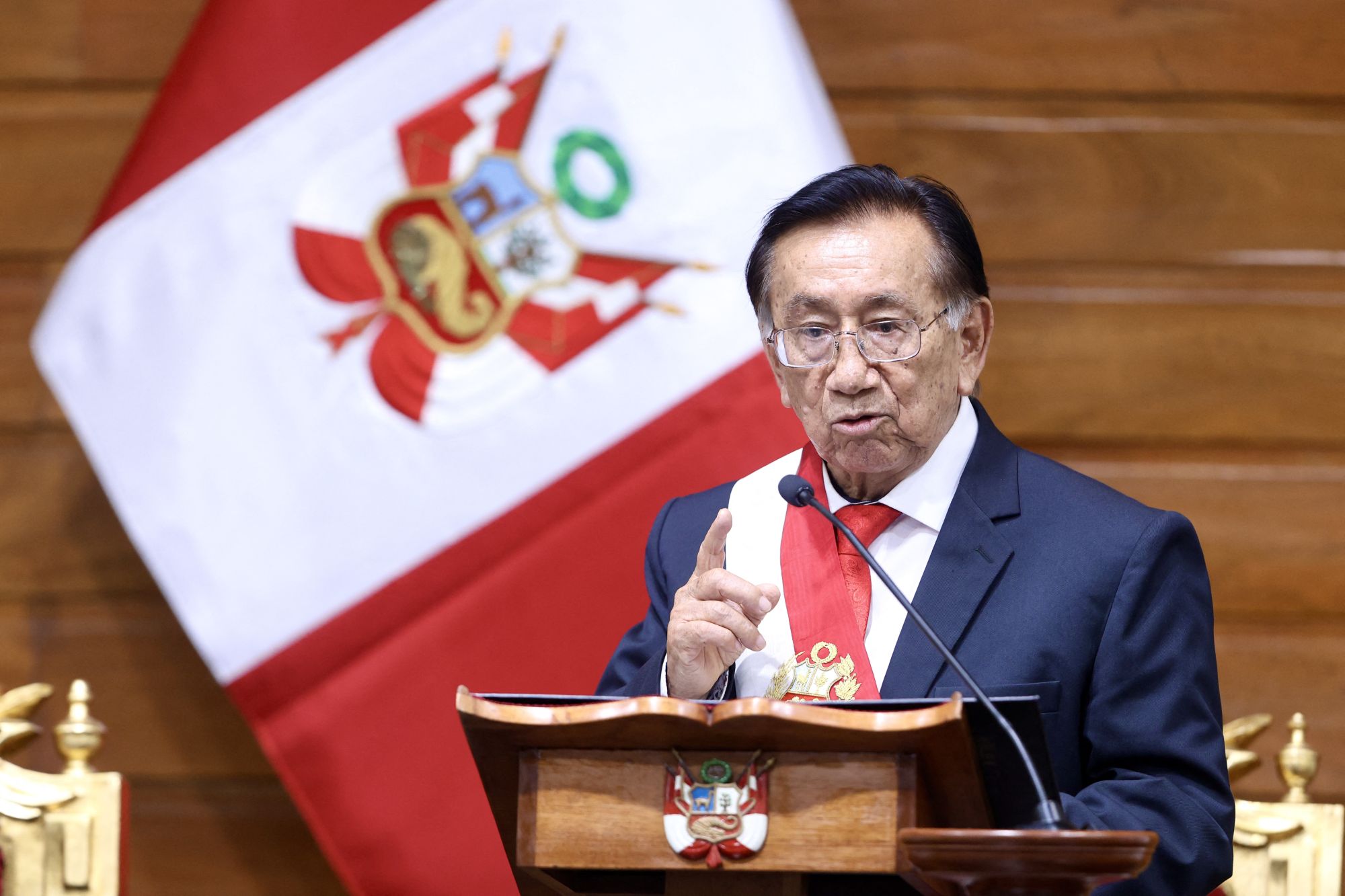Peru verkiest José María Balcázar tot nieuwe interim-president
