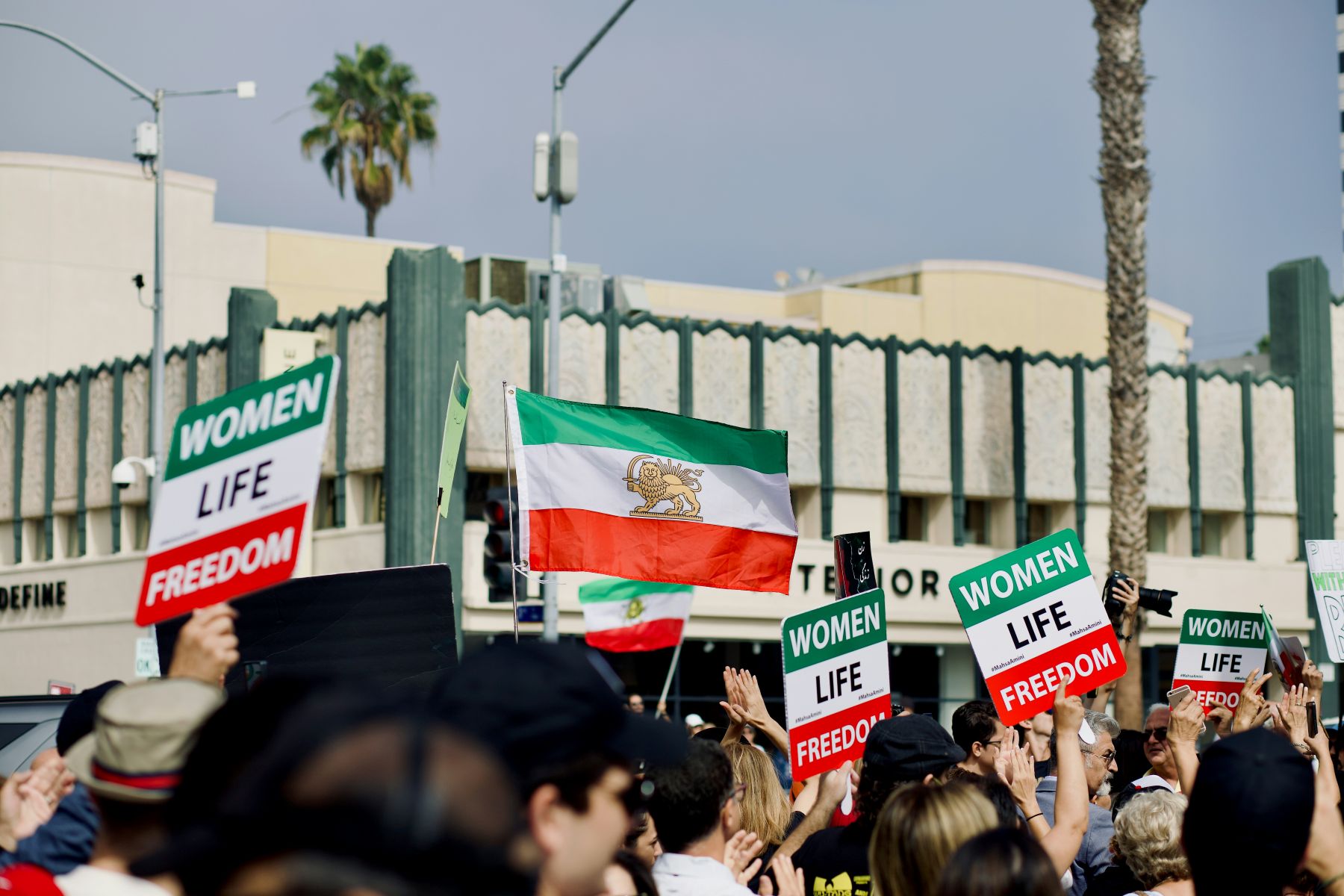 Iran: mensen brengen hulde aan vermoorde demonstranten