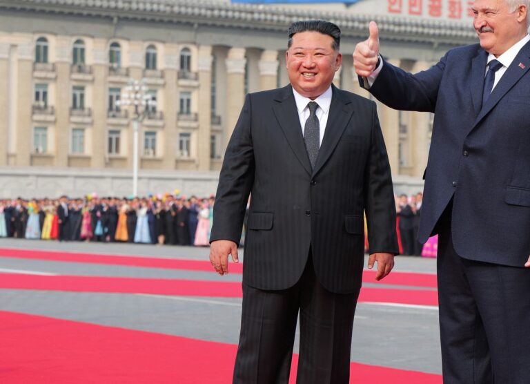 Belarussisch president Loekasjenka brengt tweedaags bezoek aan Noord-Korea 