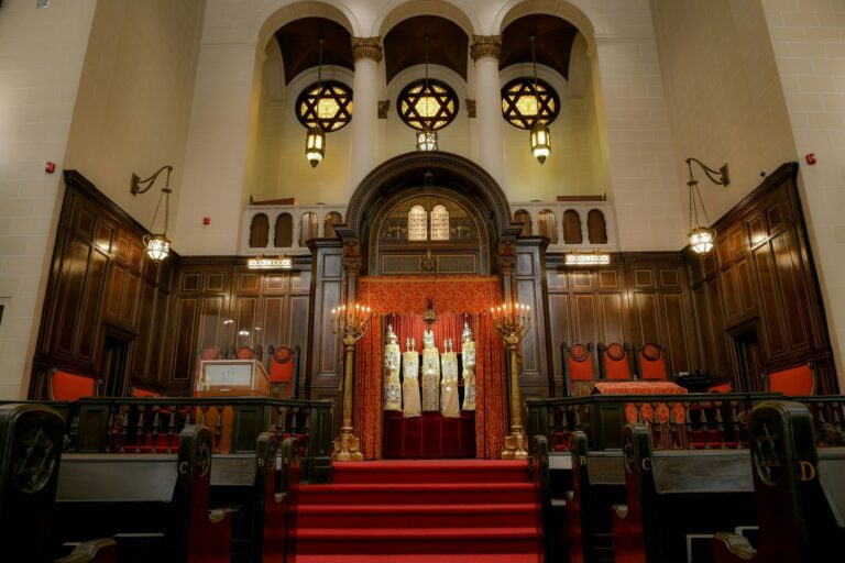 Bom gaat af bij synagoge in Luik, België spreekt van antisemitisme