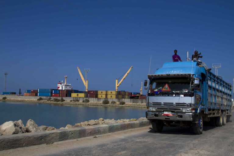 Oorlog in Iran slaat laatste anker Hoorn weg Oorlog in Iran slaat laatste anker Hoorn weg