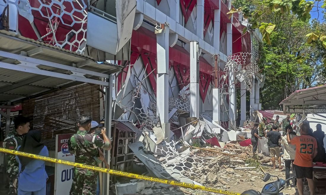 Aardbeving van 7,4 treft Indonesië: één dode en één gewonde