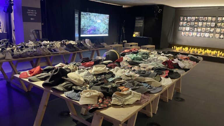 Londen opent tentoonstelling over de aanslagen van 7 oktober
