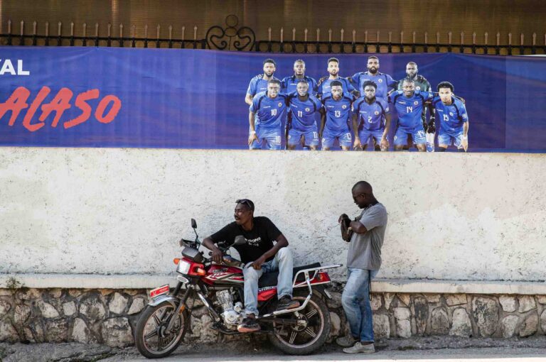 Voetbal brengt Haïti op het wereldtoneel. Met voetbaldiplomatie kan het daar blijven