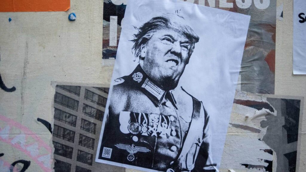 Trump, in het nauw gedreven door Iran, dreigt Oman ‘kapot te bombarderen’