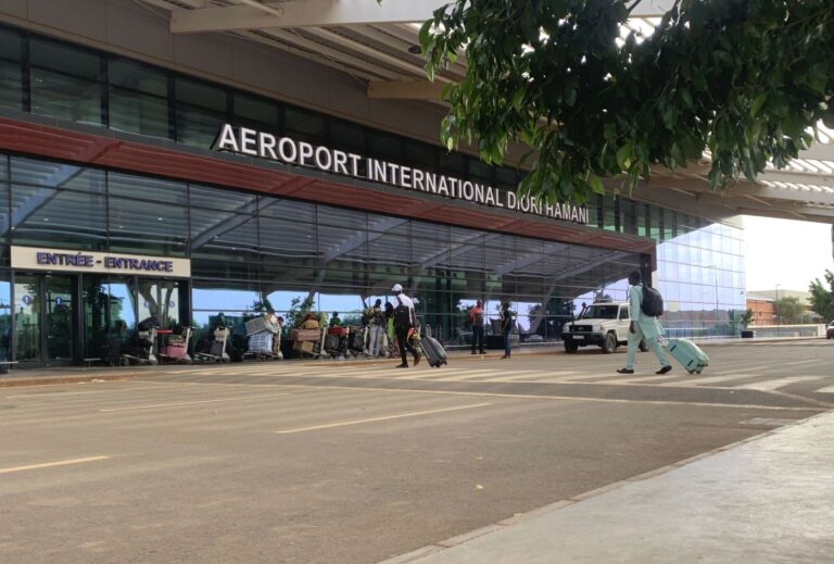 Niger: aanval op luchthaven van Niamey kost 35 mensen het leven