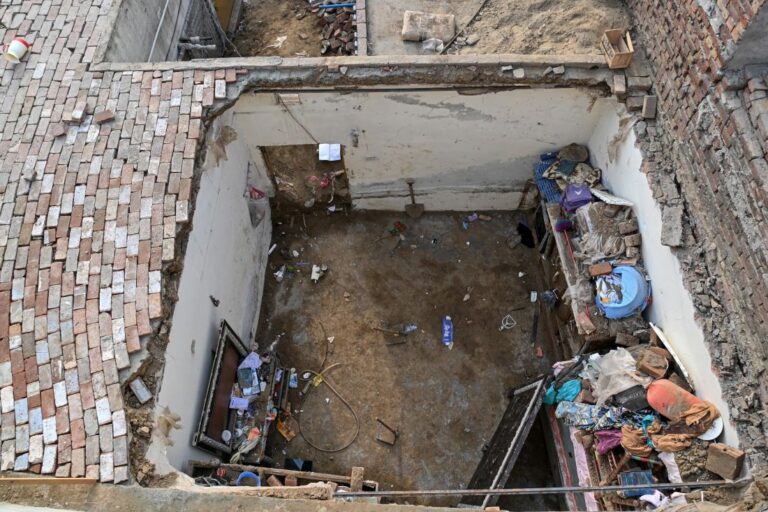 Pakistan: veertien kinderen omgekomen doordat een schooldak instort Pakistan: veertien kinderen omgekomen doordat een schooldak instort