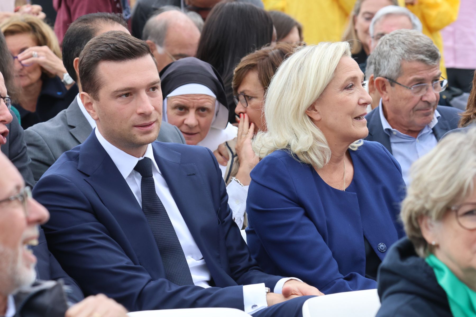 Frankrijk: RN-leider Bardella in het nauw door opgedoken antisemitische berichten