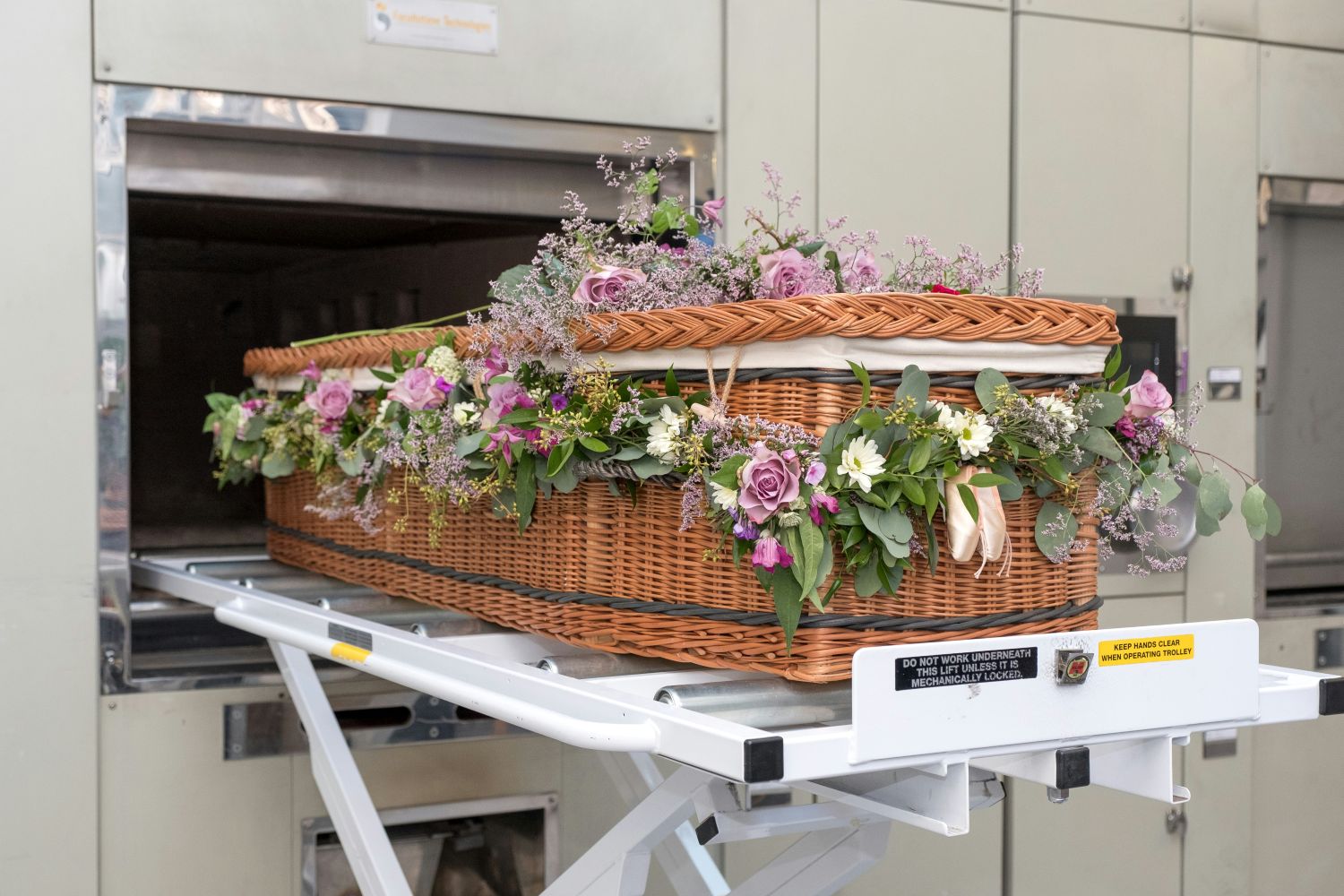 the good funeral guide pawEgfvDUqg unsplash