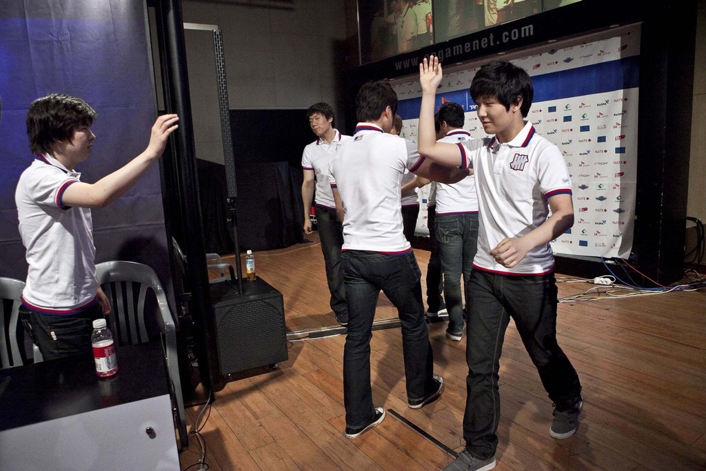 Gamers tijdens de ‘SK Planet Starcraft Proleague-game’ in het e-Sports Stadium in Seoul. – © Jean Chung / Bloomberg