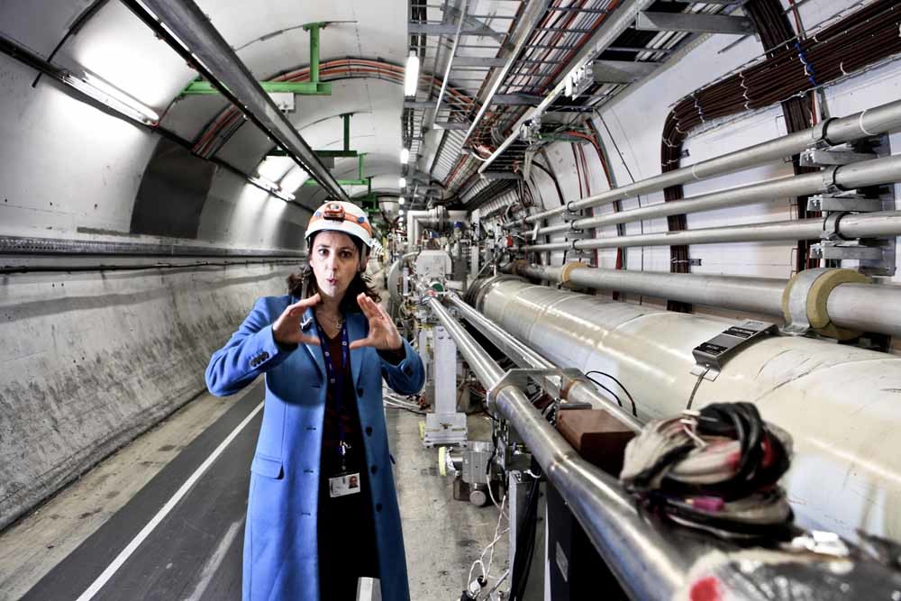 Binnen bij CERN. 1. Manager Kathy Foraz; 2. De 27 kilometer lange tunnel; 3. De deeltjesdetector CMS. – © HH, Getty