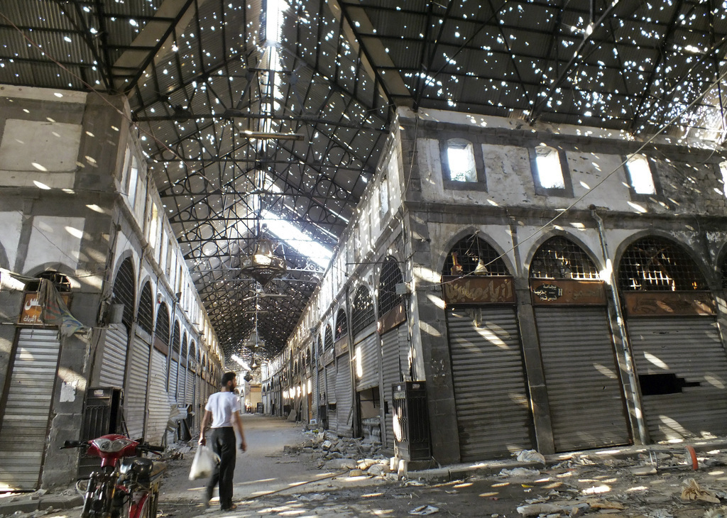 De beschadigde souk van Homs - © Yazan Homsy/Reuters