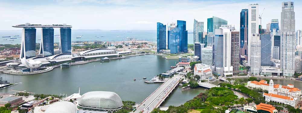 1. Skyline Singapore; 2. Skyline Hongkong. Welke vindt u mooier? – © HH