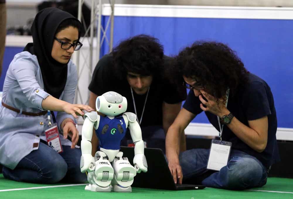 Een robot op de 11e international Robo-Cup-competitie in Teheran, Iran. – © Fatemeh Bahrami / HH