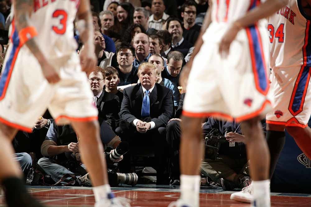 Donald Trump bij een wedstrijd van de New York Knicks. – © Getty