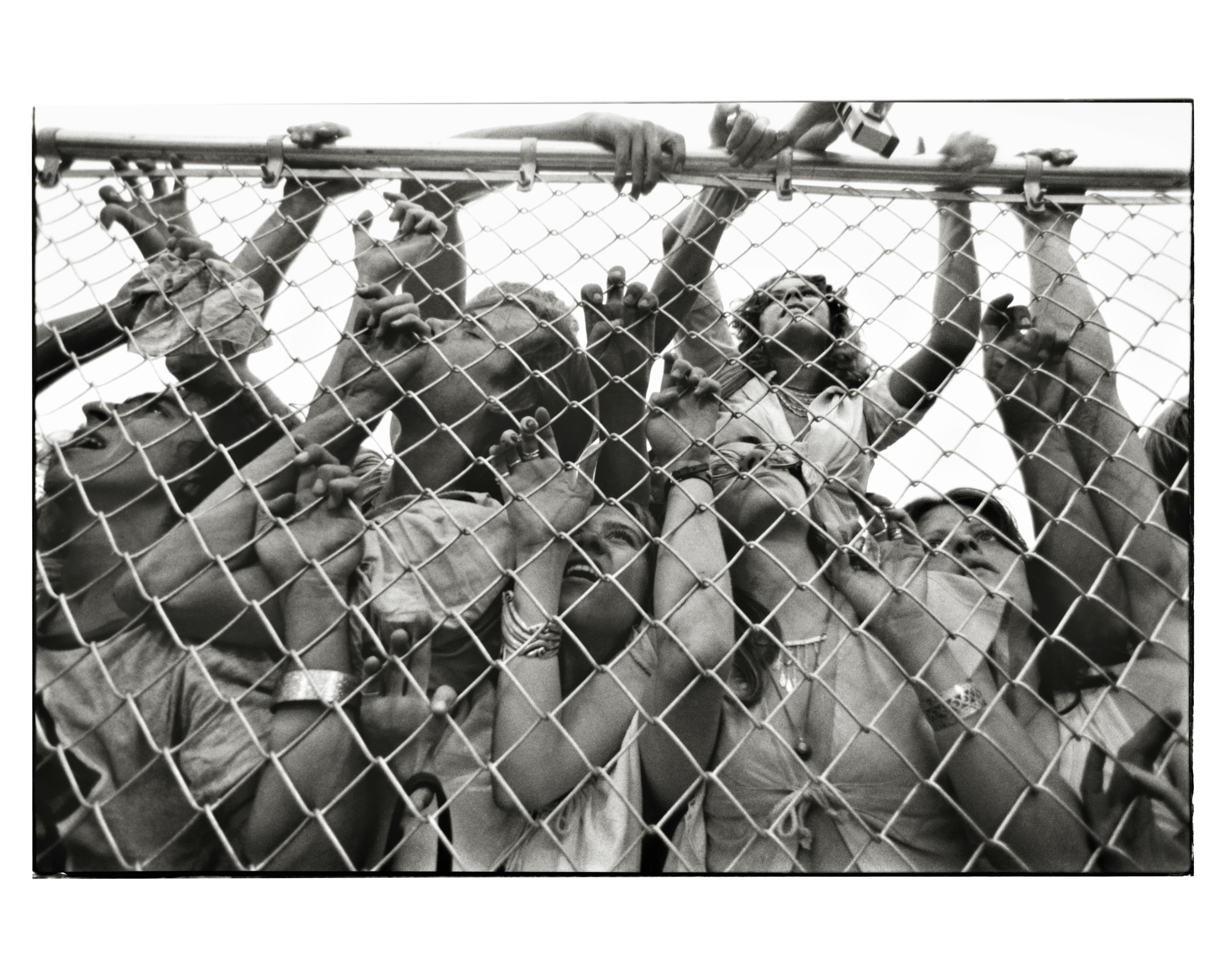 Werk uit Annie Leibovitz The early years: 1970-1983. 1. De Stones-tour, Ohio 1975; 2. Chris Stein en Deborah Harry, Indianapolis, Indiana, 1979. – © Annie Leibovitz. From Annie Leibovitz The early years: 1970-1983. Archive Project #1 