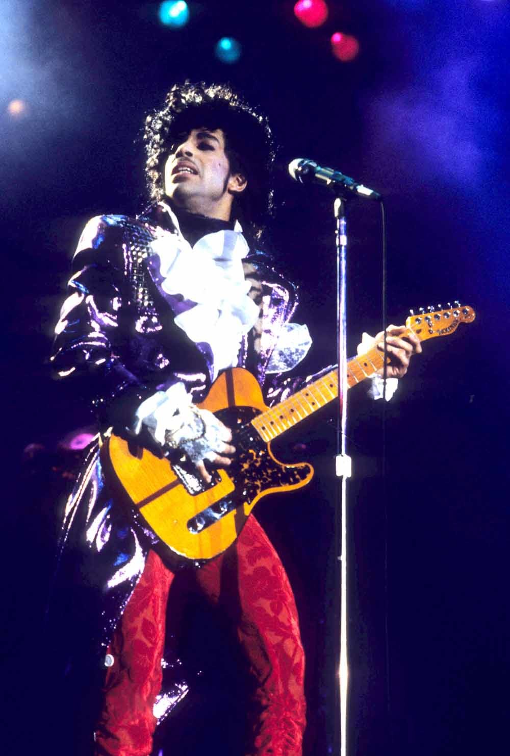 Prince in zijn hoogtijdagen: in The Forum in Los Angeles in 1985. – © Ron Wolfson / HH