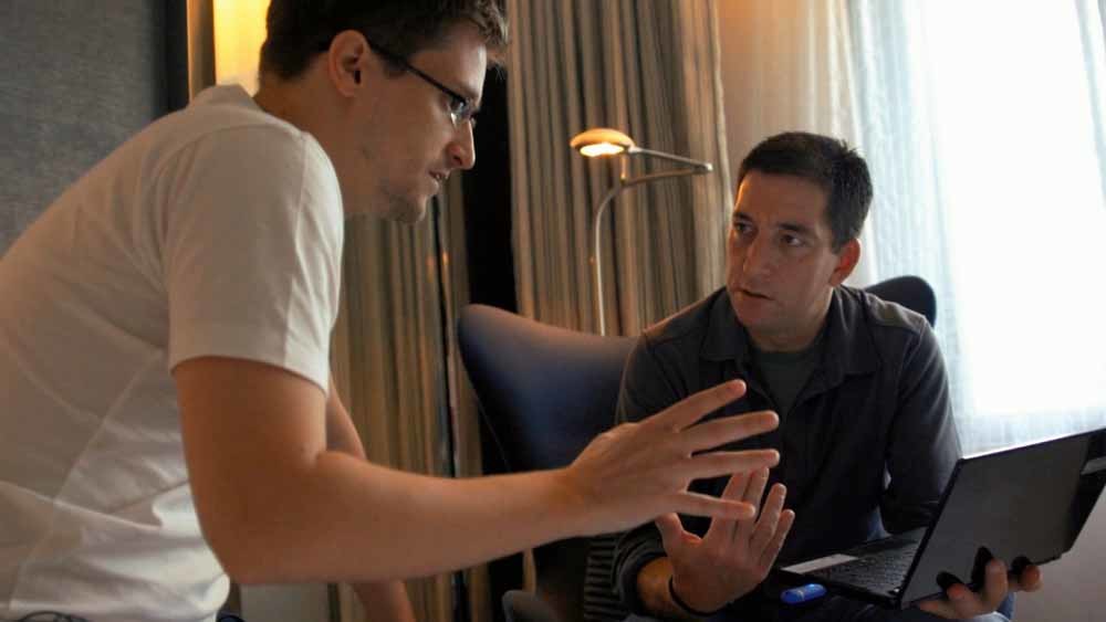Edward Snowden met Glenn Greenwald.