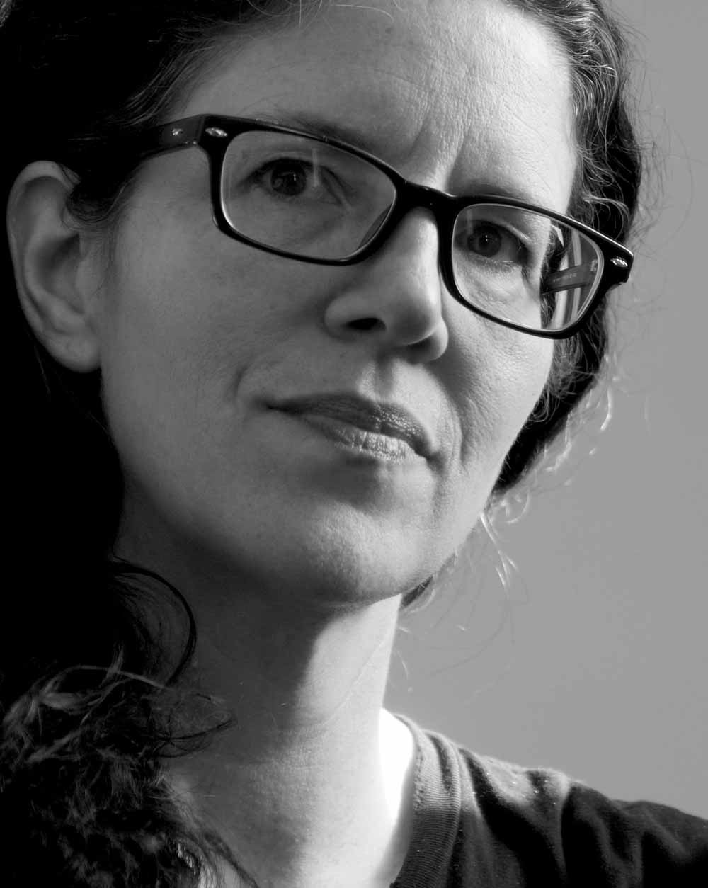 Laura Poitras, die onder de titel Citizenfour een filmverslag maakte van de ontmoetingen die zij en de journalisten Greenwald, MacAskill en Gellman in juni 2013 hadden met Edward Snowden in Hongkong. – © Wikimedia