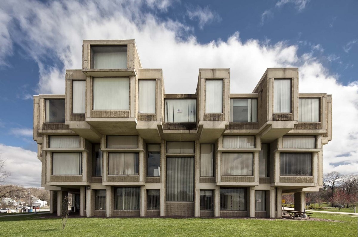 Het Orange County Government Center in Goshen, N.Y. van Paul Rudolph was al vervallen toen Orkaan Irene het in 2011 nog meer schade toebracht. 