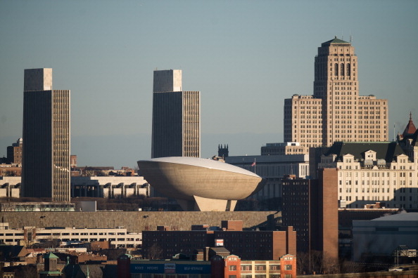 Toen in 1976 in Albany het gigantische Empire State Plaza van Harrison & Abramovitz werd geopend, noemde ‘The New York Times’ het een ‘pompeus en volslagen extravagant bouwwerk’. – © Ron Antonelli