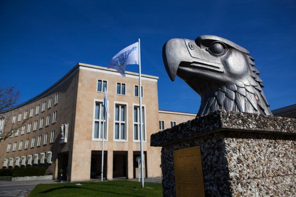 Koppelingen met Hitler, die het complex in de dertiger jaren van de vorige eeuw uitbreidde in een poging er een ‘mondiaal vliegveld’ van te maken voor zijn toekomstige hoofdstad, hebben lang een domper gezet op Berlijns Tempelhof. – © Krisztian Boc