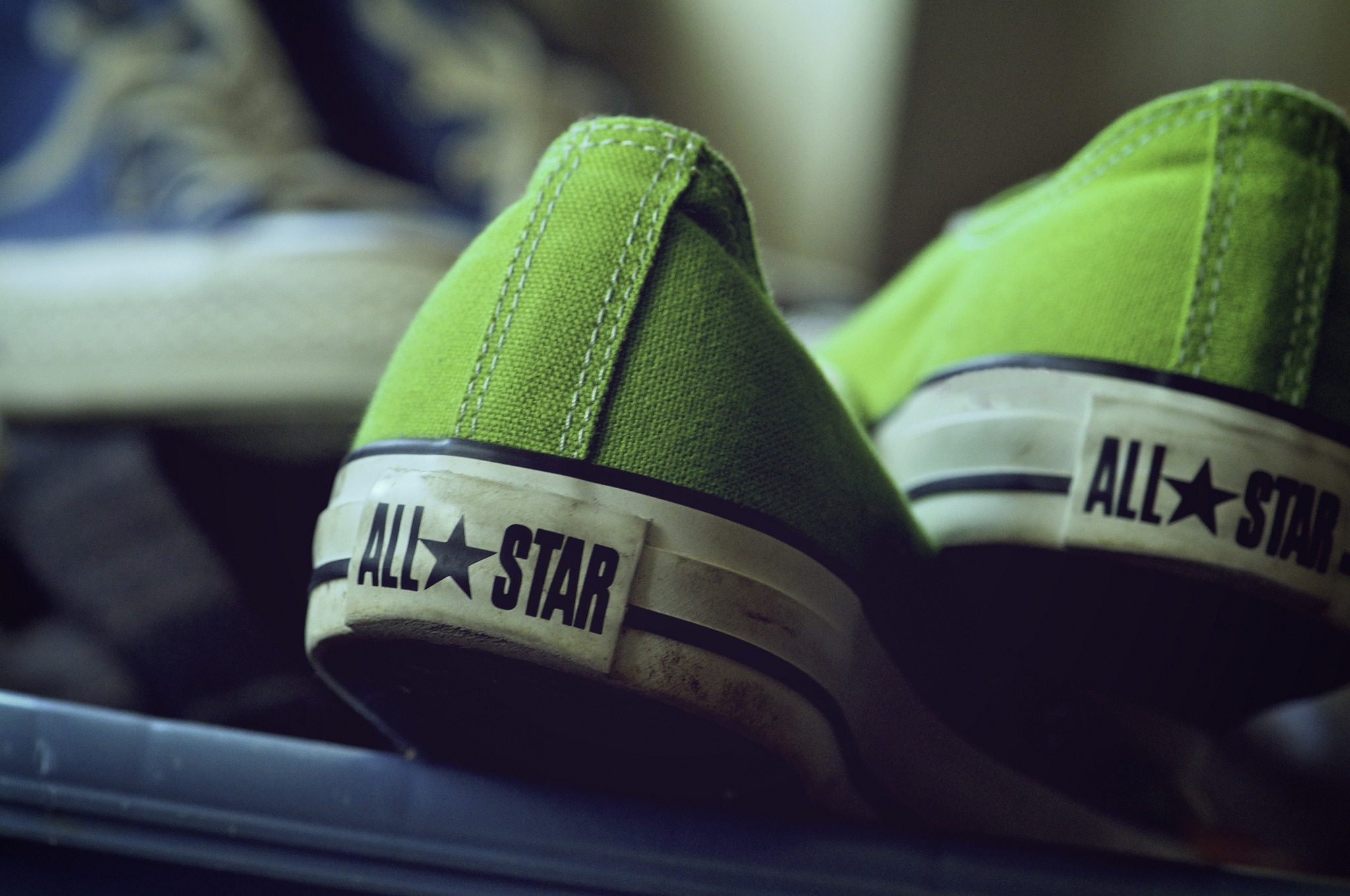 Groene sneakers. Steven Guzzardi