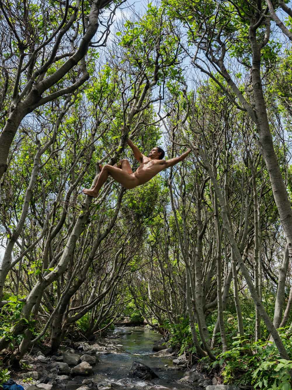 Man Swinging Between Trees. – © Lucas Foglia