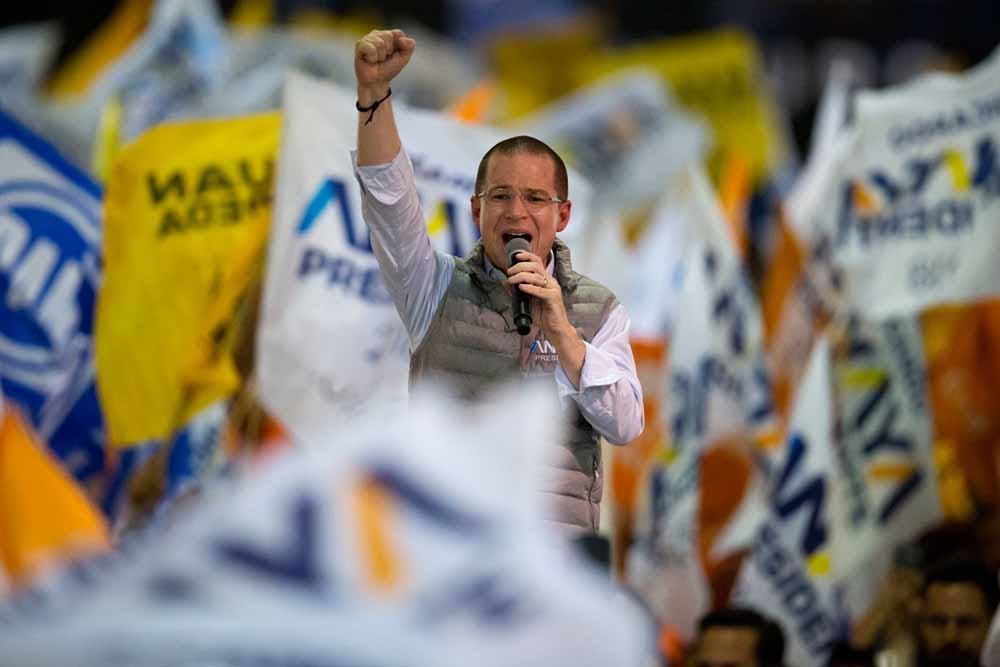 Ricardo Anaya (PAN) heeft zich opgeworpen als de enige succesvolle tegenkandidaat van AMLO. – © Rebecca Blackwell / AP