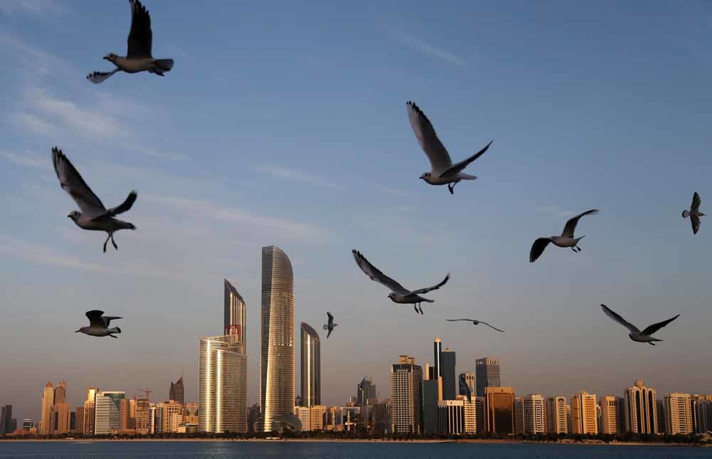 Abu Dhabi, VAE. Het land kocht spyware van Israël waarmee berichten naar de smartphone van het doelwit worden gestuurd. Teksten luiden bijvoorbeeld: ‘Klapbanden door de hitte, hoe voorkom je die?’  – © AP Photo/Kamran Jebreili/HH