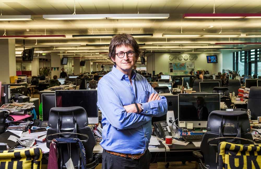 Alan Rusbridger op de redactie van The Guardian, 2013. – © Andrea Artz/laif/Hollandse Hoogte